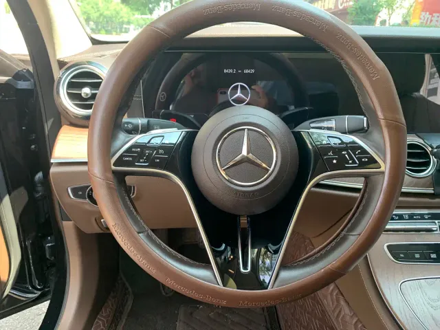 Mercedes-Benz E-Class — Фото автомобиля 24