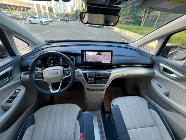 Roewe iMAX8 — Фото автомобиля 4