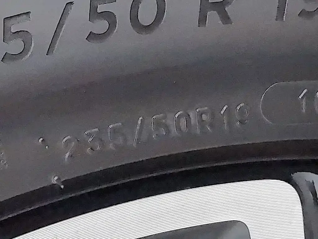 Dongfeng Aeolus Dongfeng Aeolus L8 2025 Plug-in Hybrid — Фото автомобиля 24