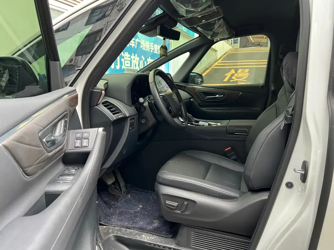 Toyota Alphard 2024 Hybrid 2.5L Prestige Edition — Фото автомобиля 3