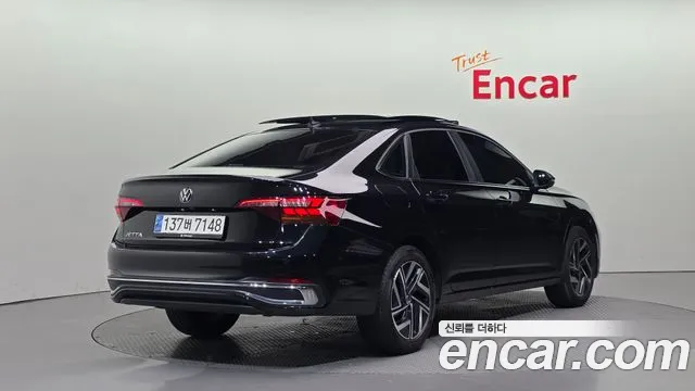 Volkswagen Jetta — Фото автомобиля 2