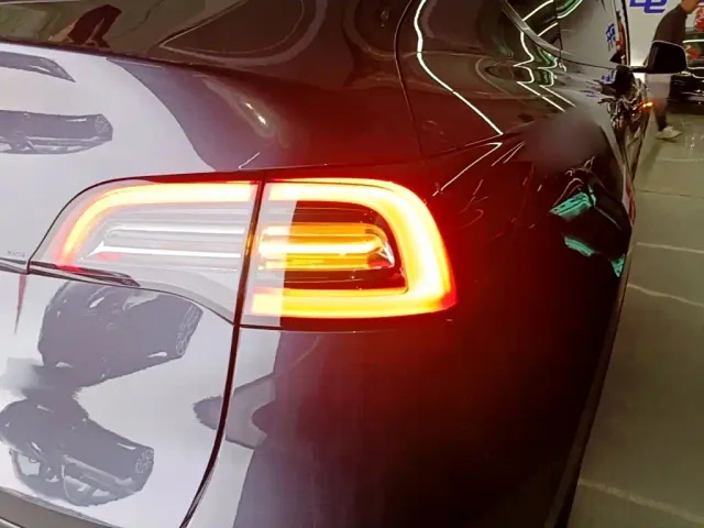 Tesla Model Y — Фото автомобиля 7