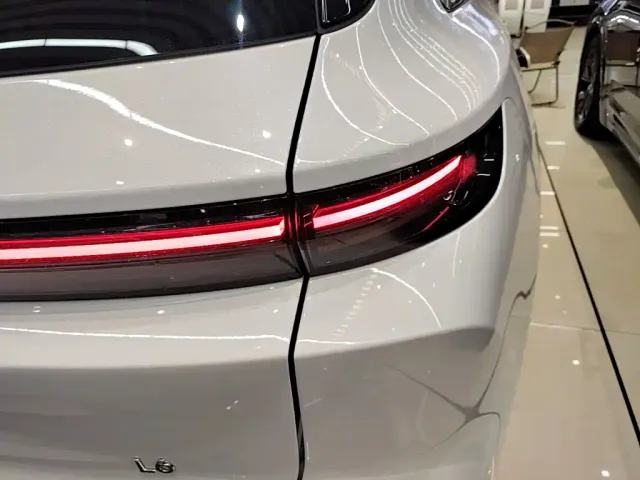 Li Auto L6 — Фото автомобиля 7