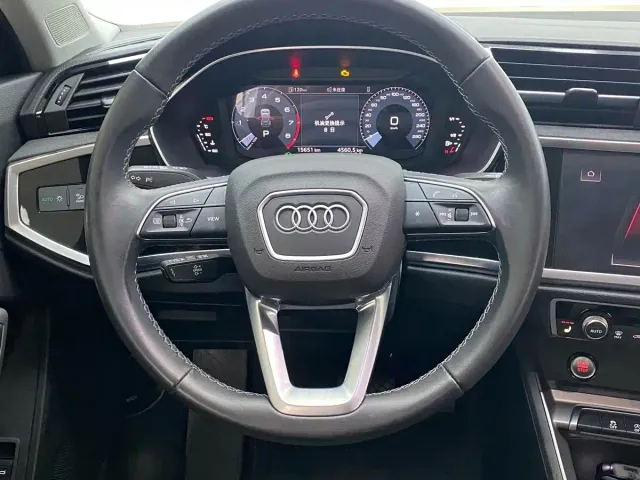 Audi Q3 — Фото автомобиля 12