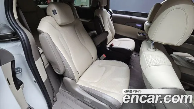 Kia Carnival Generation 4 — Фото автомобиля 17