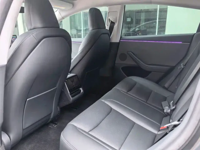 Tesla Model 3 — Фото автомобиля 8