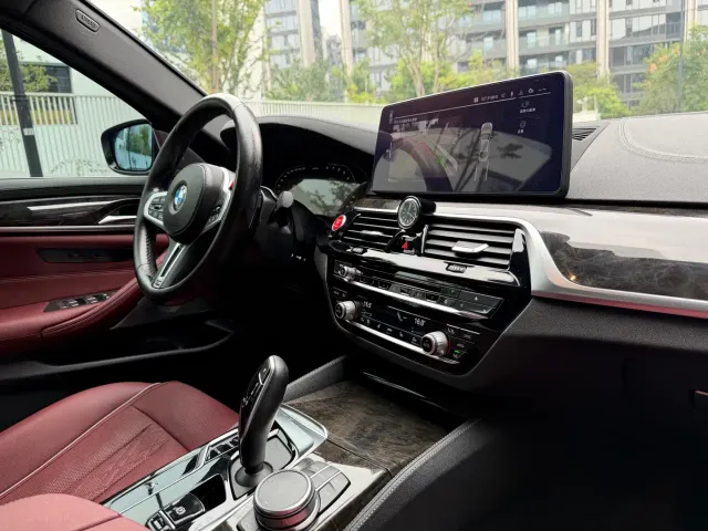 BMW 5 Series — Фото автомобиля 13