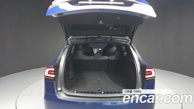 Tesla Model X — Фото автомобиля 17