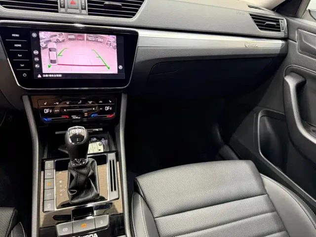 Skoda Superb — Фото автомобиля 12