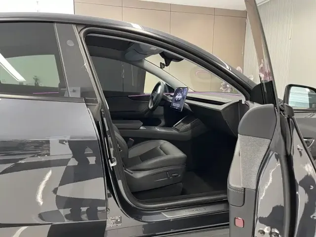 Tesla Model Y — Фото автомобиля 18