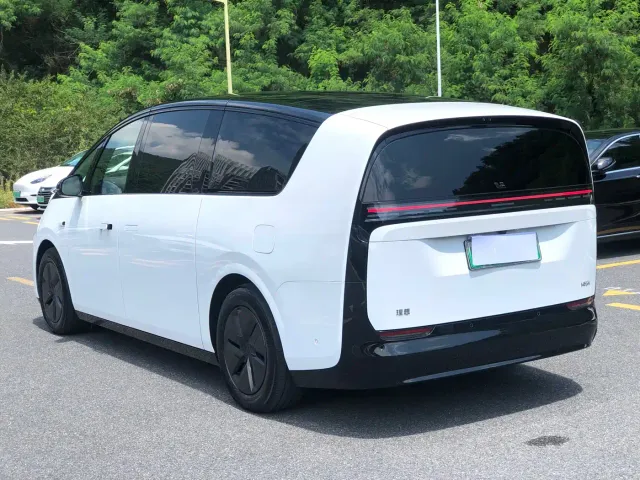 Li Auto MEGA — Фото автомобиля 5