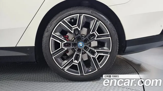 BMW i5 G60 — Фото автомобиля 6
