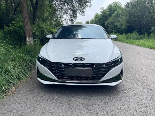 Hyundai Elantra — Фото автомобиля 3