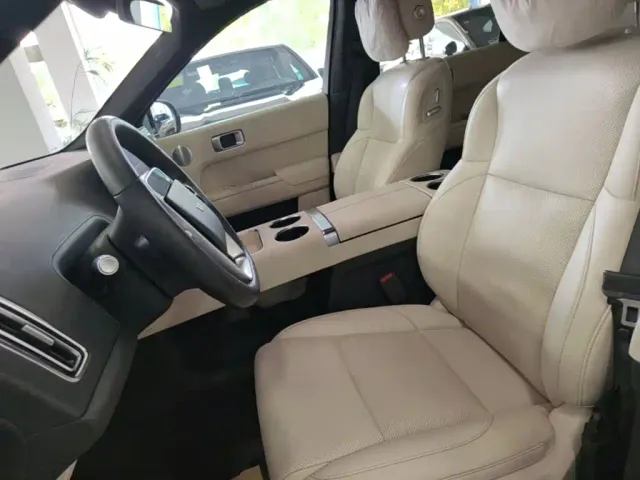 Li Auto L8 — Фото автомобиля 14