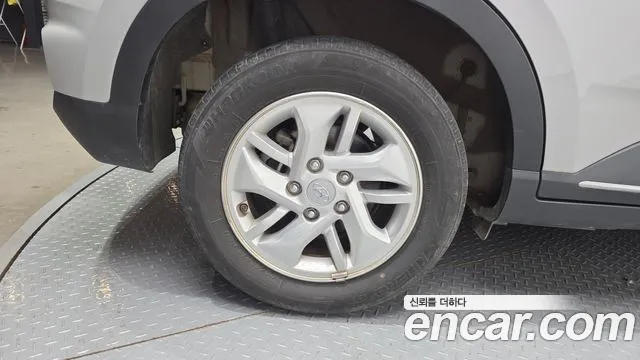 Hyundai Venue — Фото автомобиля 5