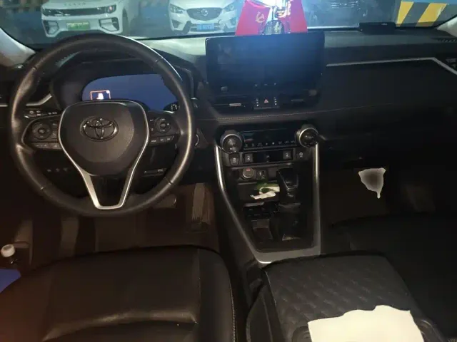 Toyota RAV4 — Фото автомобиля 12