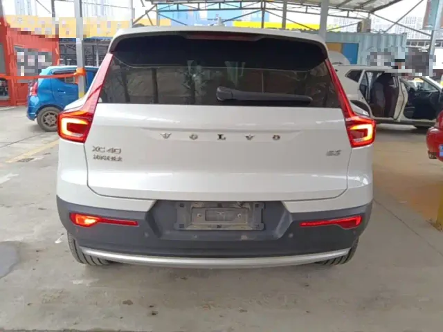 Volvo XC40 — Фото автомобиля 3