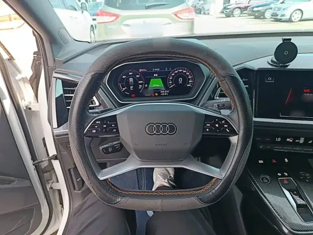 Audi Q4 e-tron — Фото автомобиля 10