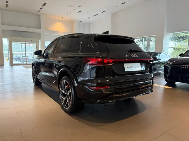 Audi Q6L e-tron — Фото автомобиля 4