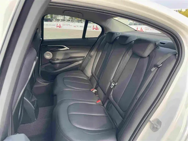 BMW 1 Series — Фото автомобиля 10