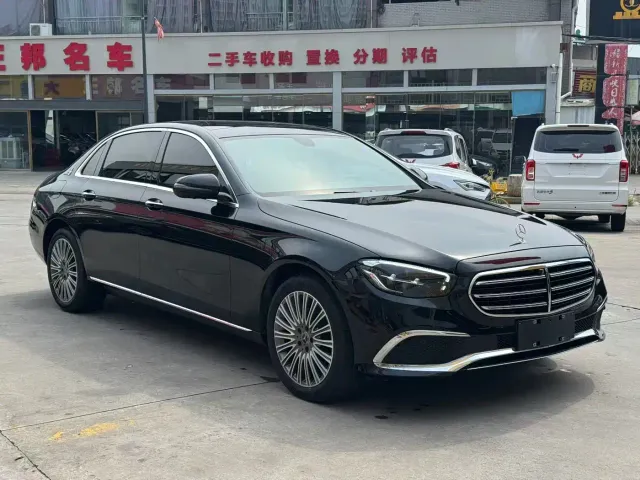 Mercedes-Benz E-Class — Фото автомобиля 3