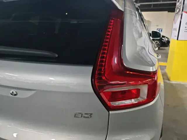 Volvo XC40 — Фото автомобиля 7