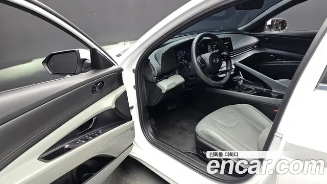 Hyundai AVANTE Inspiration — Фото автомобиля 3