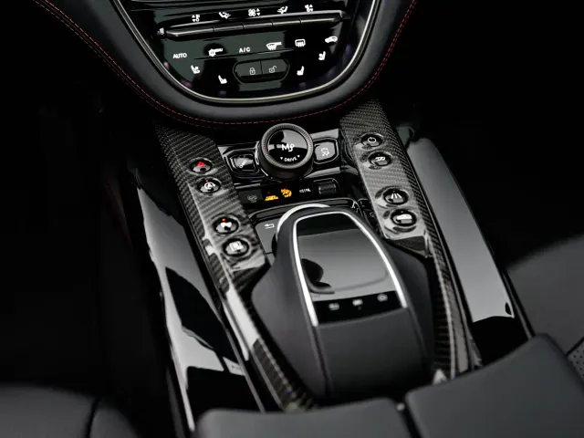 Aston Martin DBX — Фото автомобиля 17