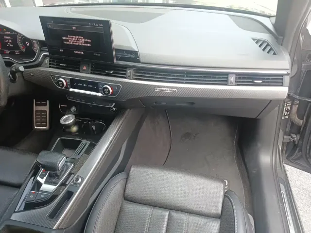Audi A4L — Фото автомобиля 13