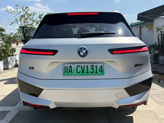 BMW iX — Фото автомобиля 2