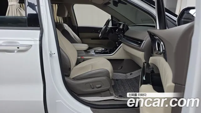 Kia Carnival Generation 4 — Фото автомобиля 16
