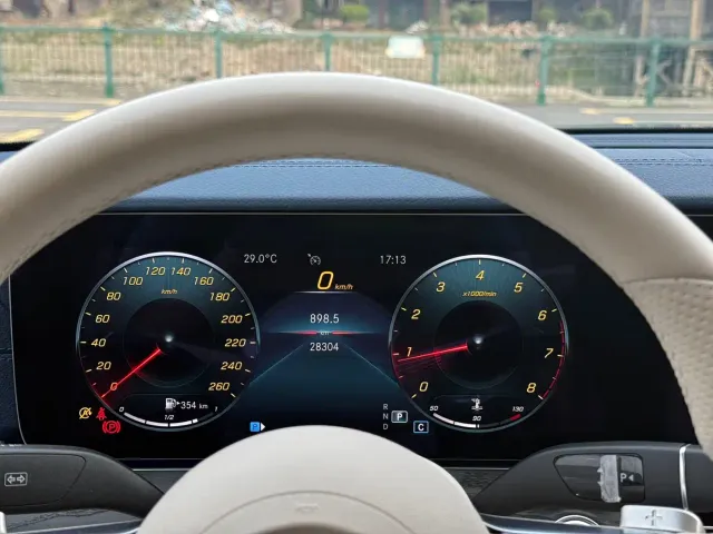 Mercedes-Benz E-Class — Фото автомобиля 12