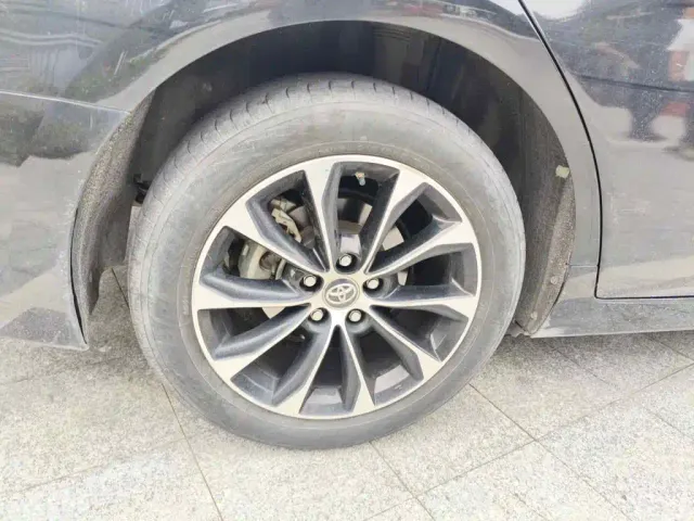 Toyota Avalon — Фото автомобиля 7