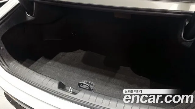 Hyundai Grandeur Grandeur (GN7) 3.5 Бензин 2WD — Фото автомобиля 28