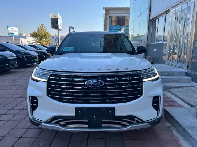 Ford Explorer — Фото автомобиля 2