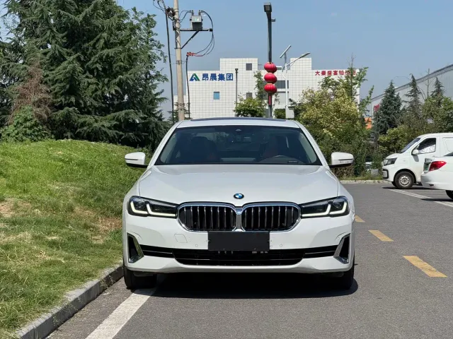 BMW 5 Series — Фото автомобиля 2