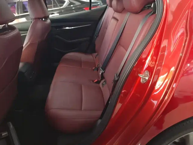 Mazda Axela — Фото автомобиля 16