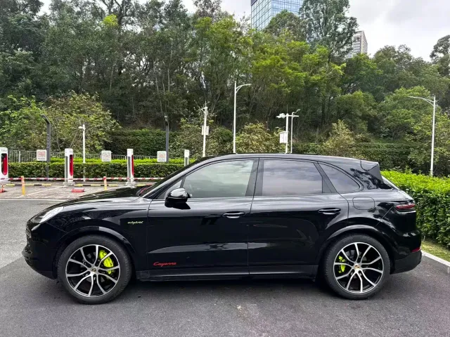 Porsche Cayenne — Фото автомобиля 3