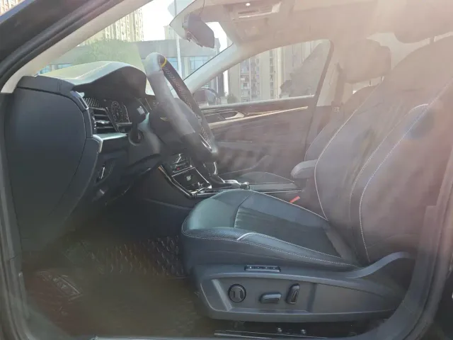 Volkswagen Passat — Фото автомобиля 12