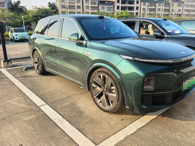 Li Auto L8 — Фото автомобиля 3