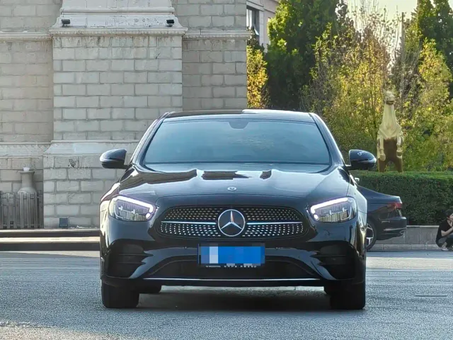 Mercedes-Benz E-Class — Фото автомобиля 2