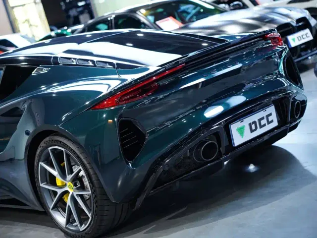 Lotus Emira — Фото автомобиля 18