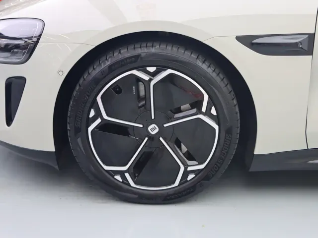 Xiaomi SU7 — Фото автомобиля 4