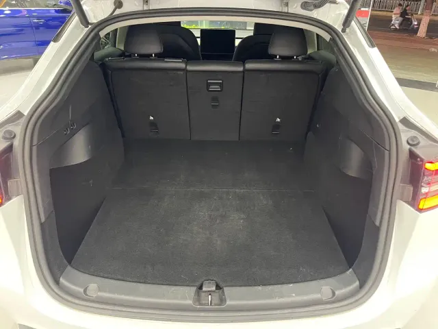 Tesla Model Y — Фото автомобиля 12