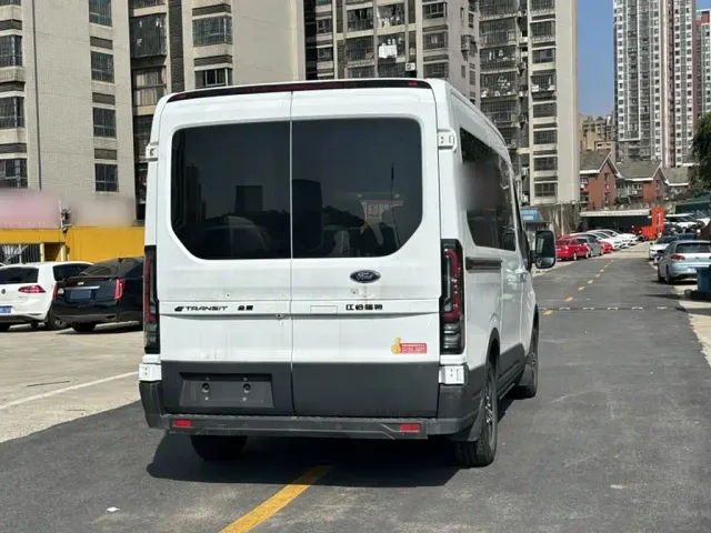 Ford E Transit — Фото автомобиля 10