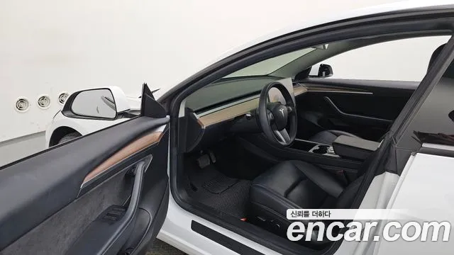 Tesla Model 3 — Фото автомобиля 8