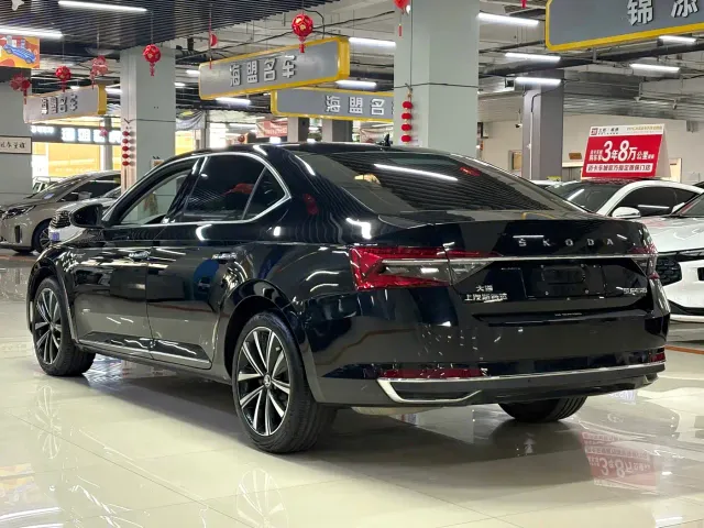 Skoda Superb — Фото автомобиля 10