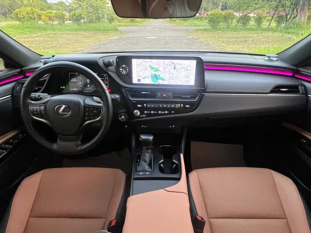 Lexus ES — Фото автомобиля 12