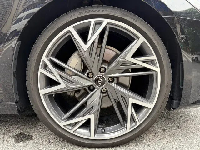 Audi A7L — Фото автомобиля 16