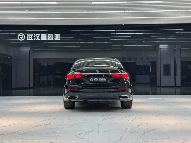 Mercedes-Benz E-Class — Фото автомобиля 4